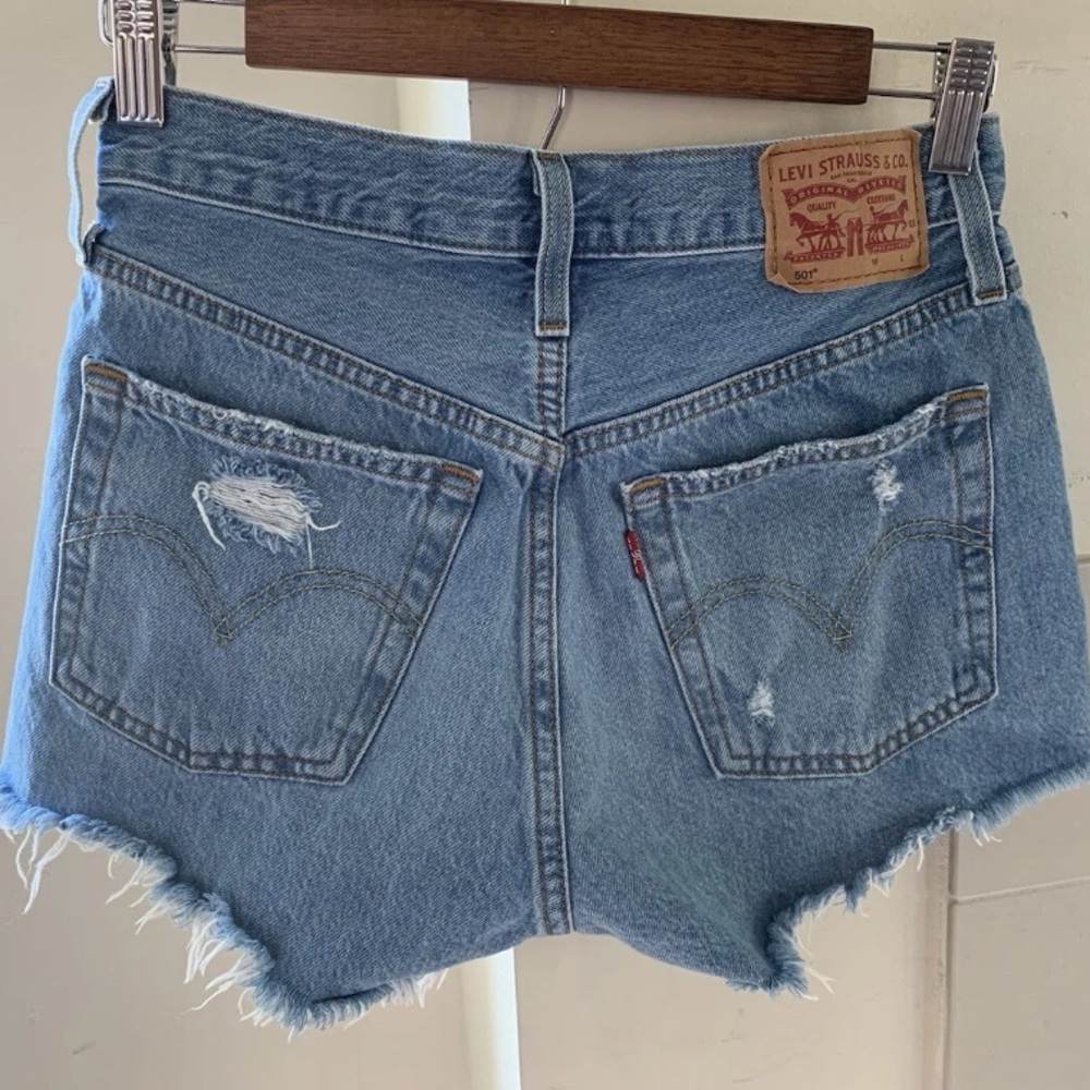 ▶️ Levi’s 501 Cutoff Shorts Womens 25 Distressed Denim High Rise Frayed Festival - Picture 3 of 12